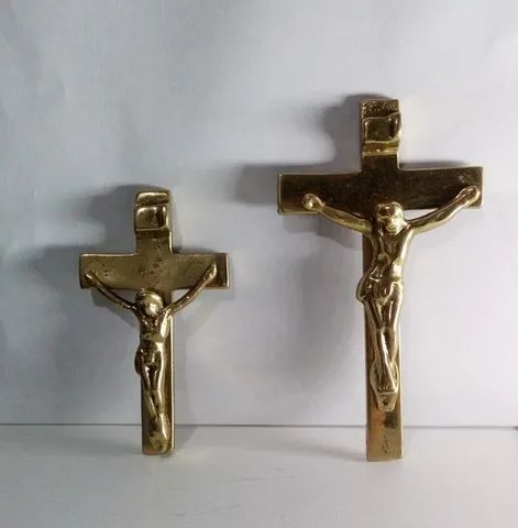 2 crucifixo em bronze pequenos - Foto 2