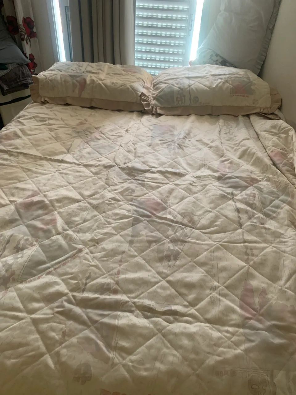 Colcha e porta travesseiros de cetim  - Foto 5