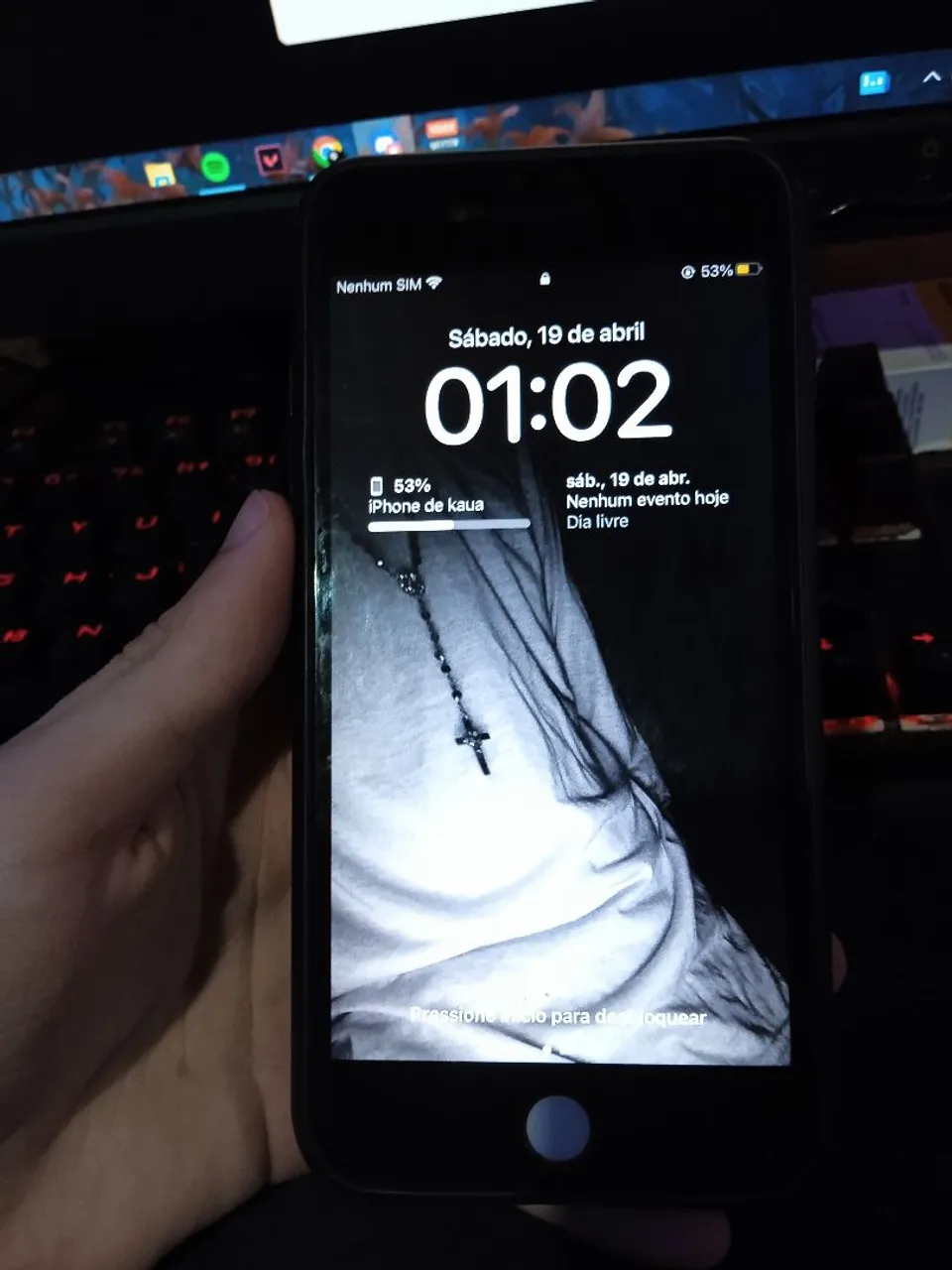 Vendo iPhone 8 plus mais capinha e carregador celular com película