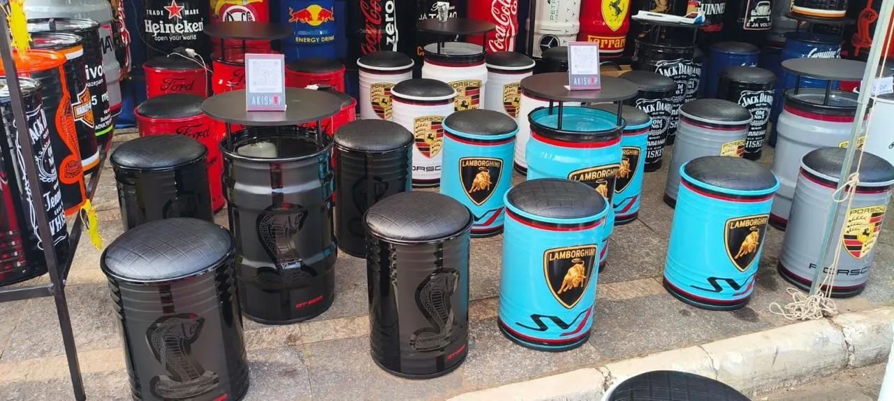 Lixeiras com suas marcas favoritas e mesas com Bamquinhos - Foto 4