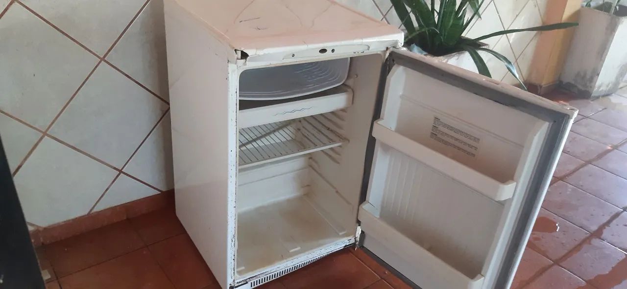 FRIGOBAR Vendo ou troco - Foto 2