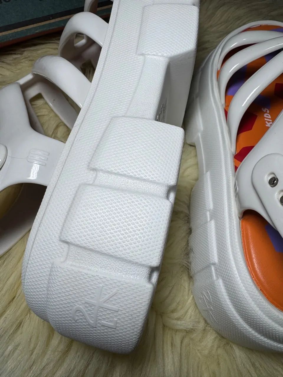 Melissa Umami + Two Lost Kids Ad - Foto 4