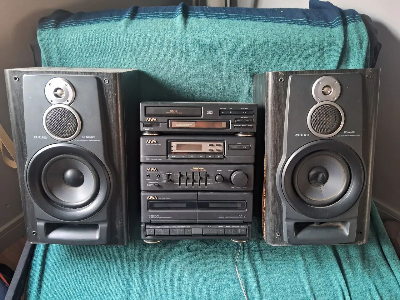 Mini System Aiwa com Caixas Acústicas SX-NAVHB - Aparelhos de Som