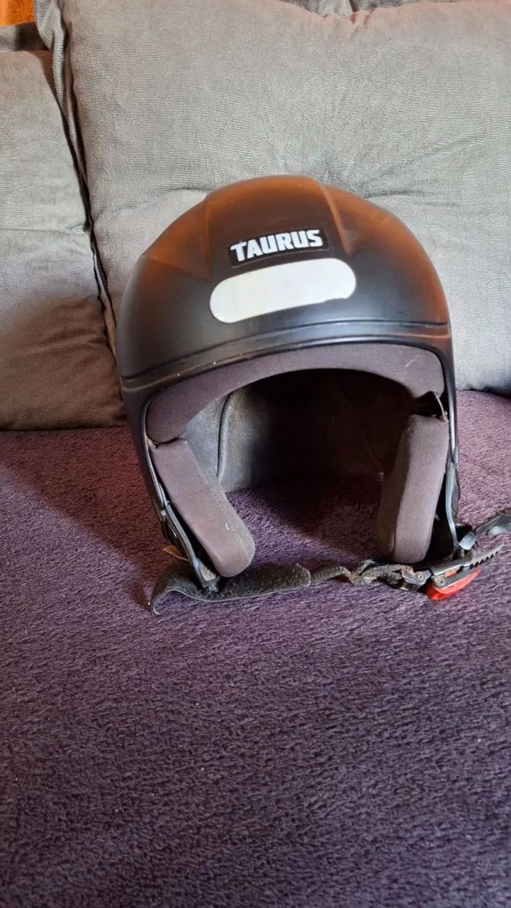 Vendo capacete semenovo tá sem a viseira mais a viseira dele e barata - Foto 2