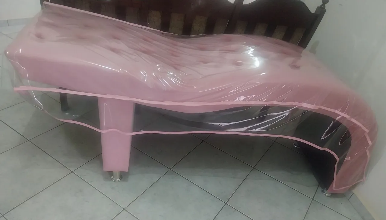 Cama de massagem pink com capa de proteção
