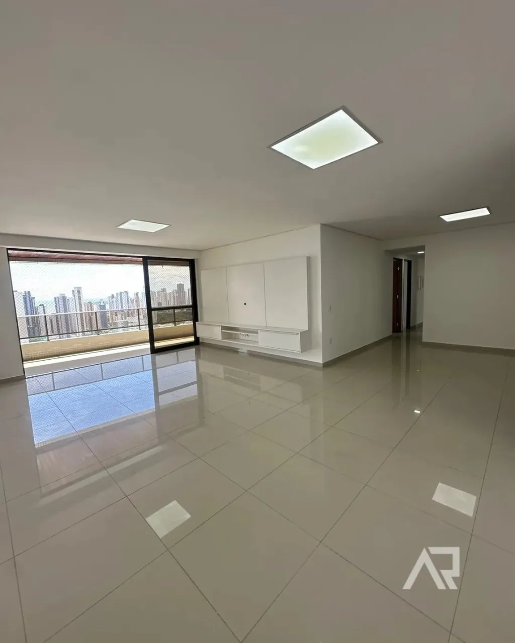 Apartamento de Alto Padrão à venda, com 207m2, 04 Suítes e 04 Vagas, no Brisamar, em João
