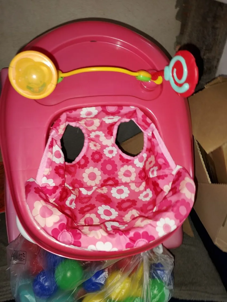 Andador Infantil Rosa com Brinquedos