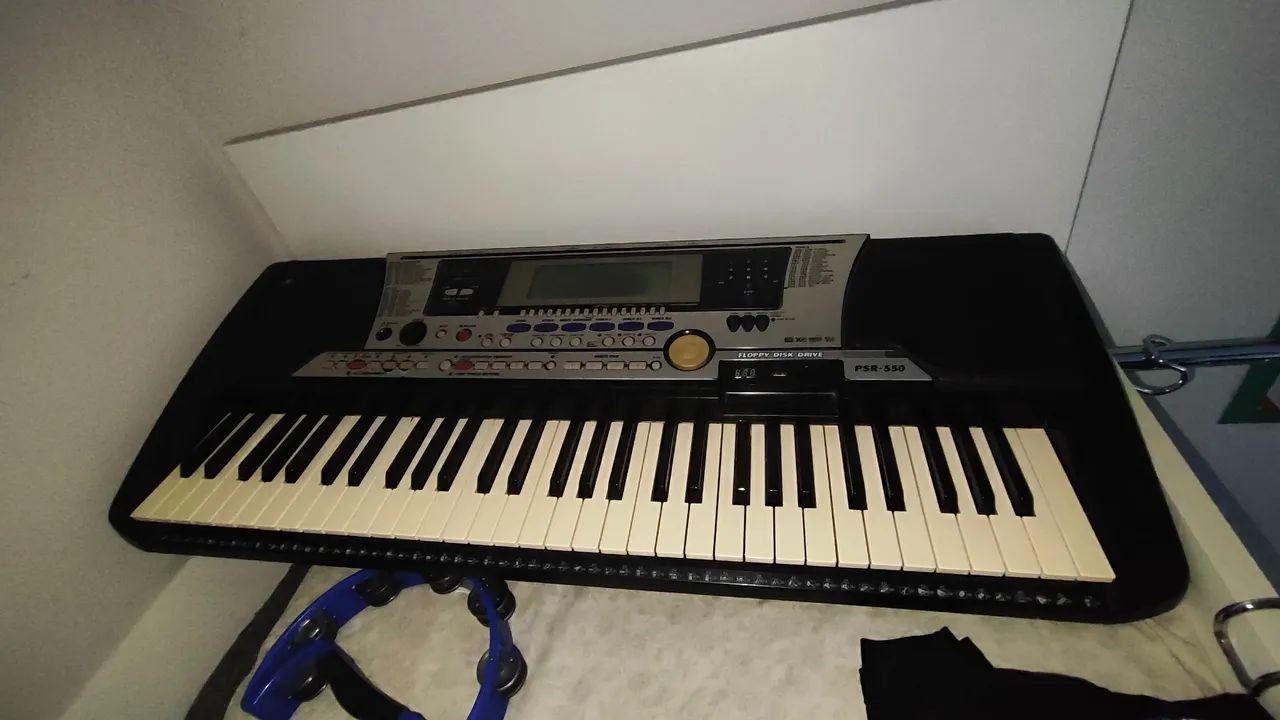 Teclado Yamaha PSR-550