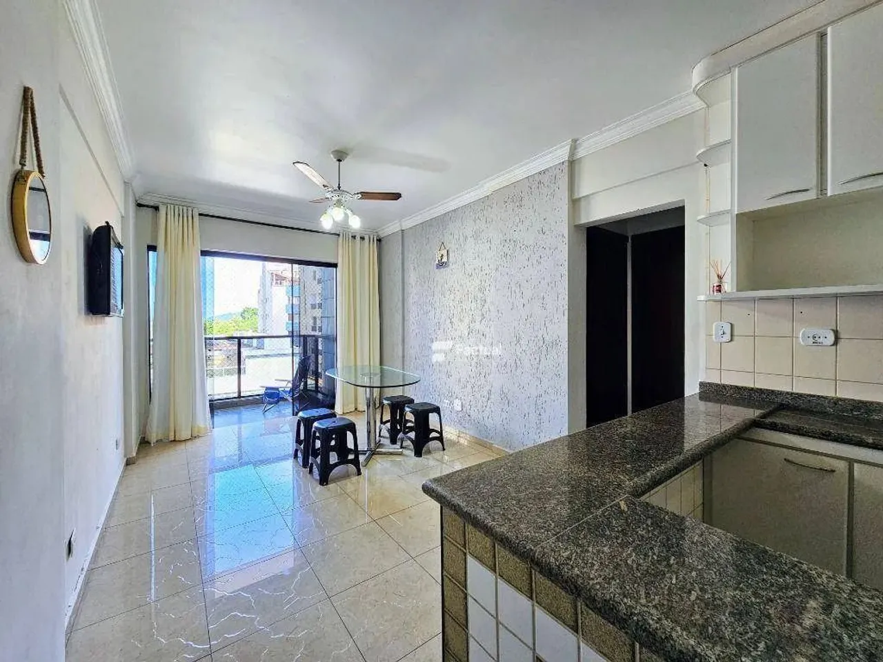 Apartamento à venda na Praia do Tombo - Guarujá/SP.