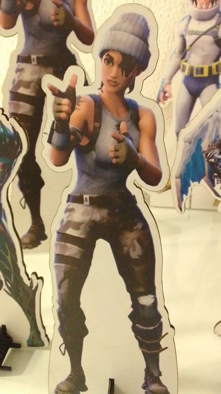 Display em madeira e colagem de personagens de anime, game, hq,   - Foto 4