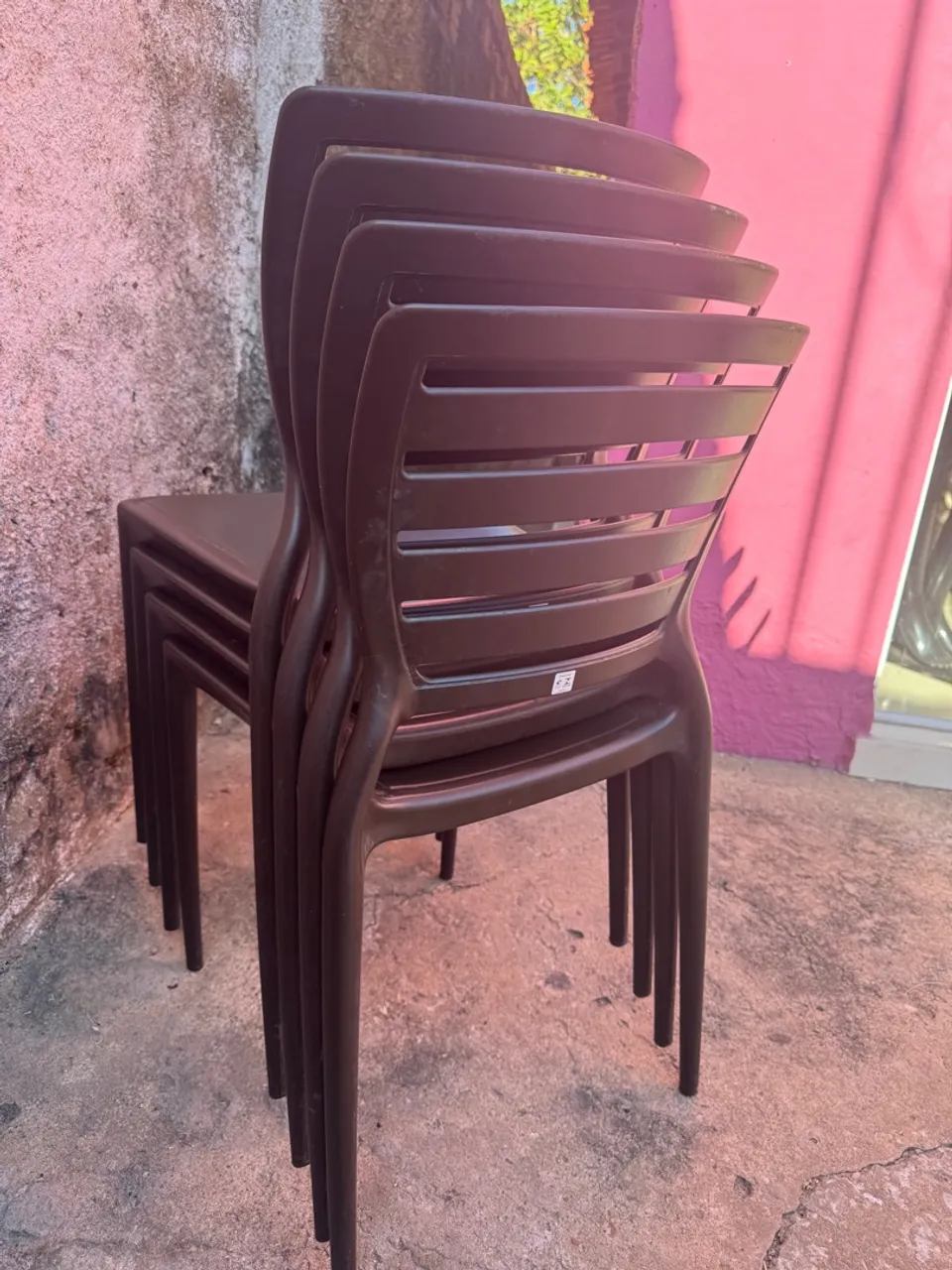 Conjunto de Cadeiras de Plástico Resistentes