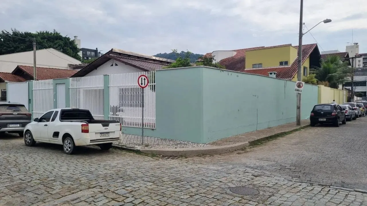 Casa para fins Residencial ou Comercial no bairro Garcia, próximo ao 23 BI exercito, com 0