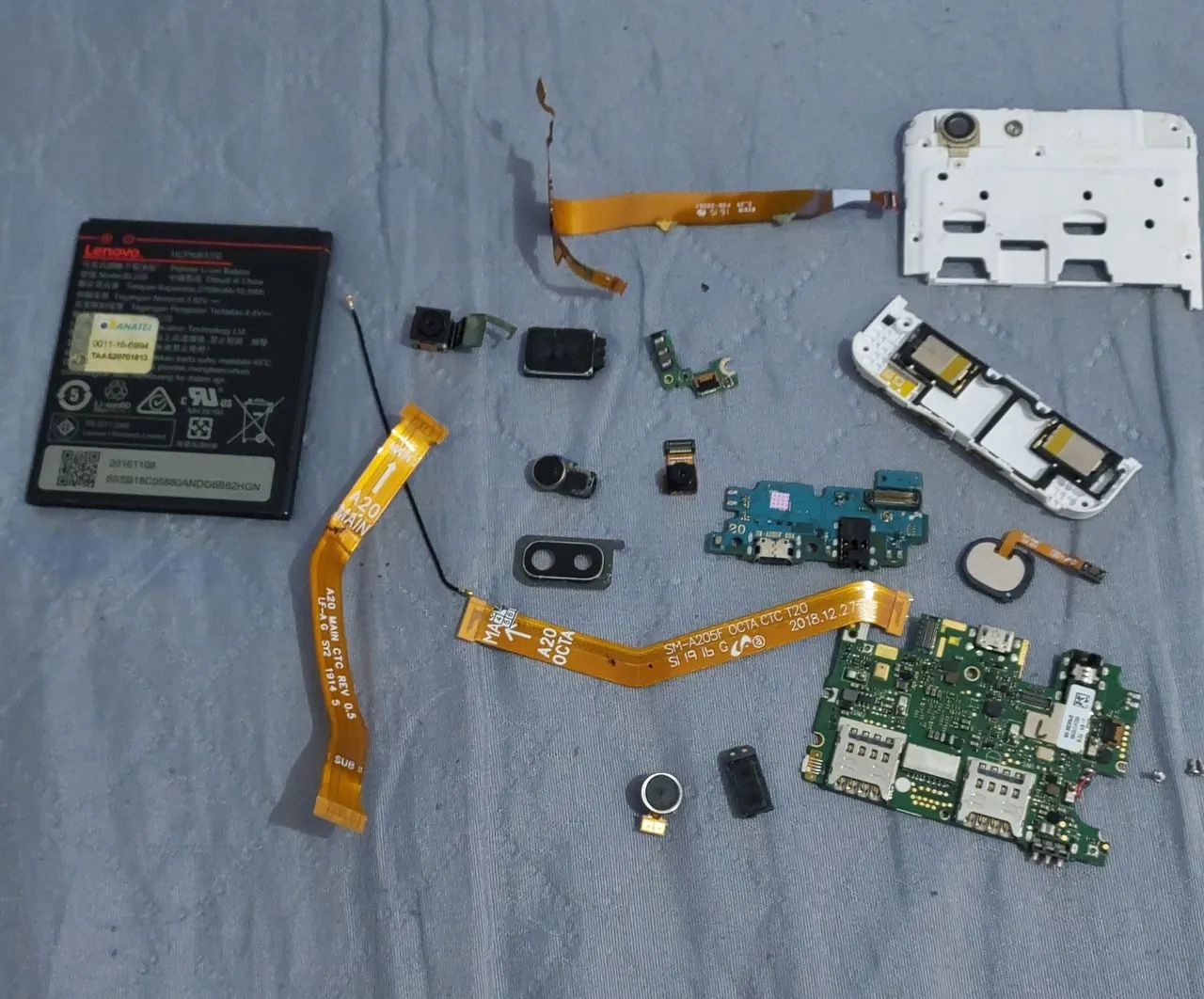 Lote de peças pra celular A20 - Foto 5