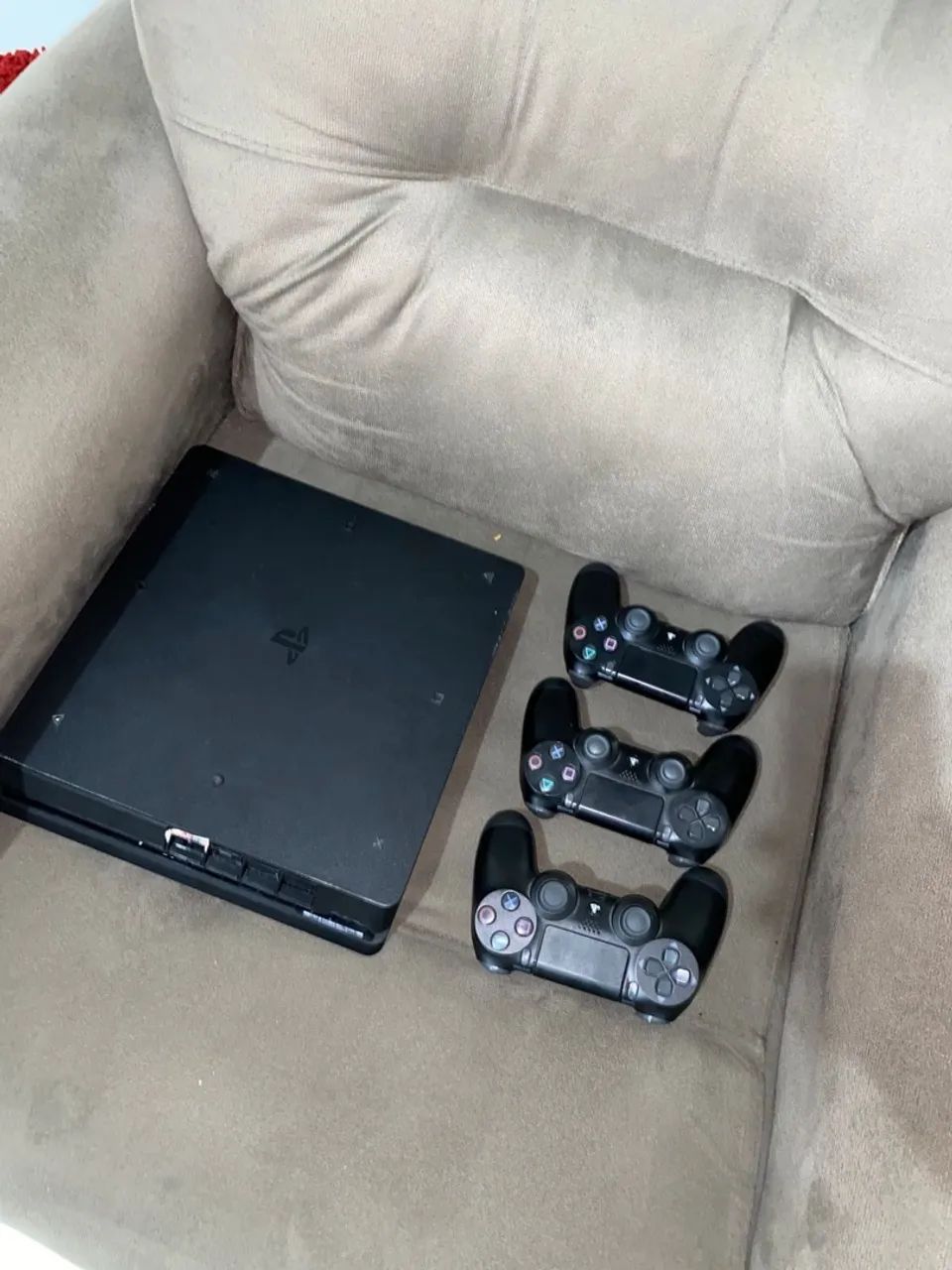 Playstation 4 com 3 controles - Foto 2