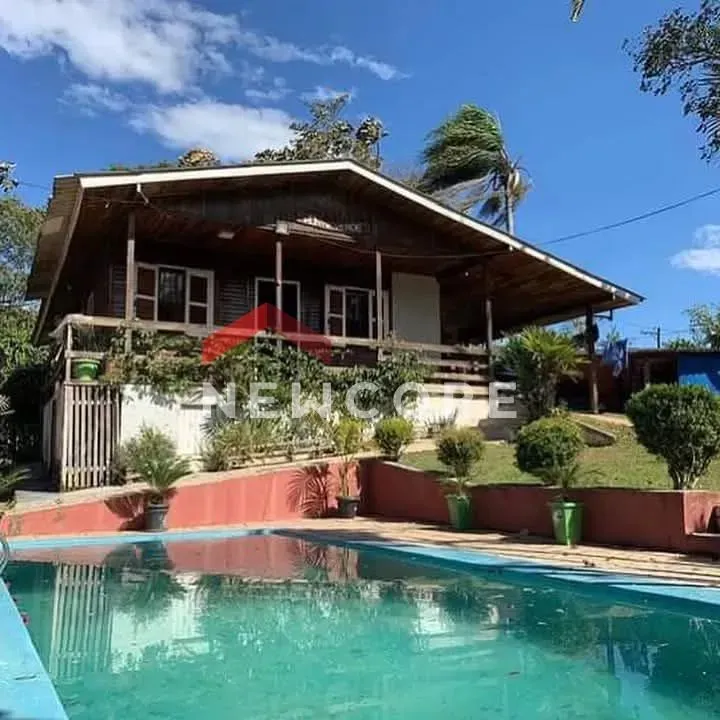 Casa em Estrada Dona Maria Luiza - Chácara dos Amigos - Embu-Guaçu/SP