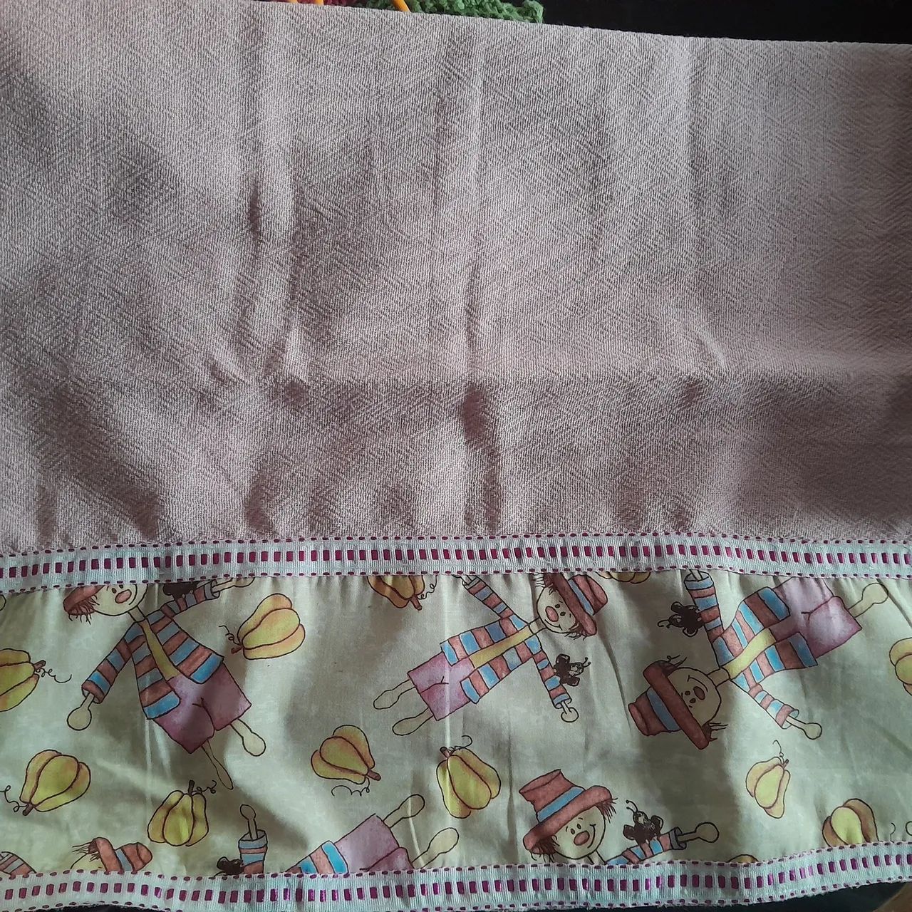 Toalha de Pano de Prato Decorada com Detalhes de Bordado