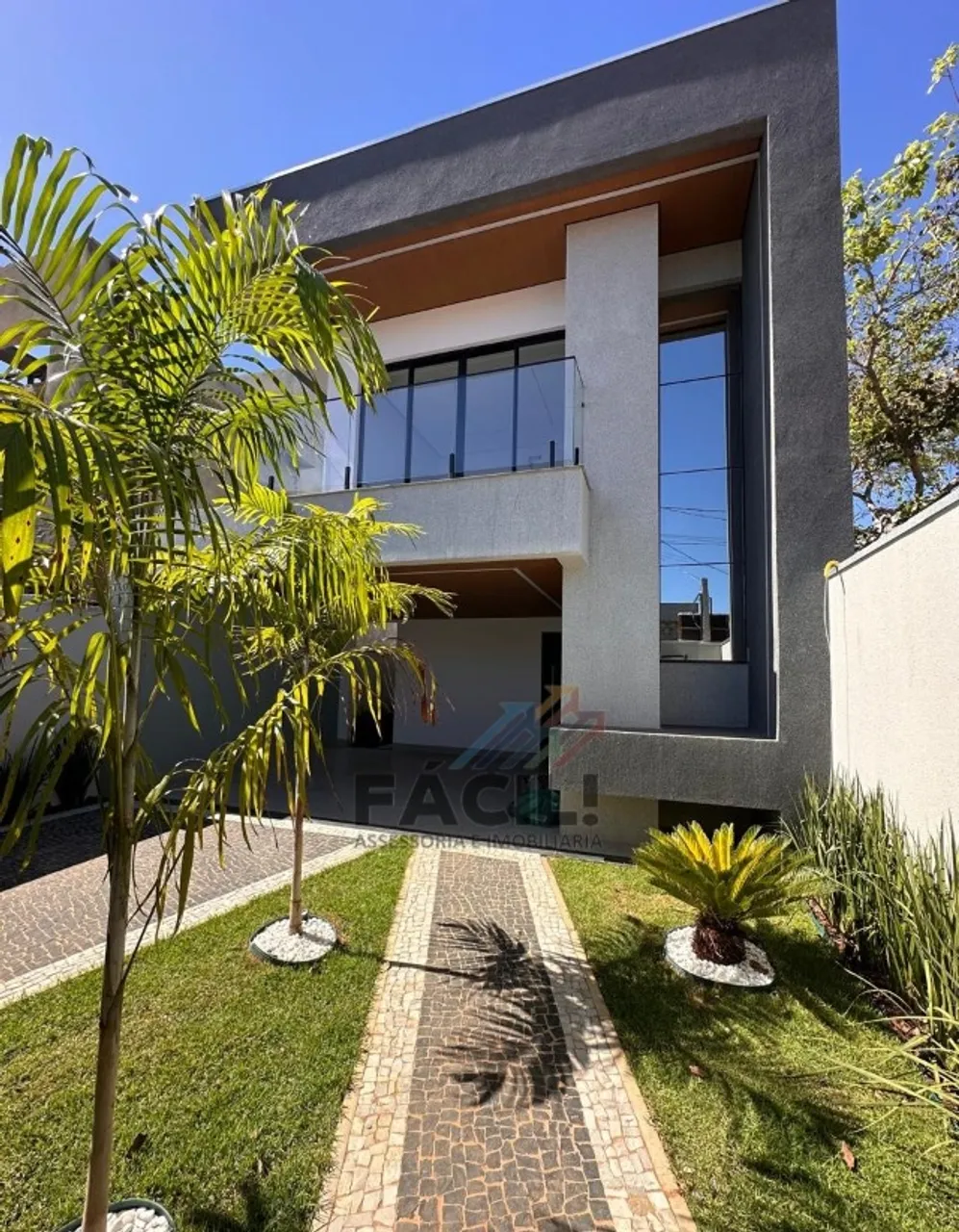 Vende-se Sobrado 3 Suítes na Quadra 505 Sul