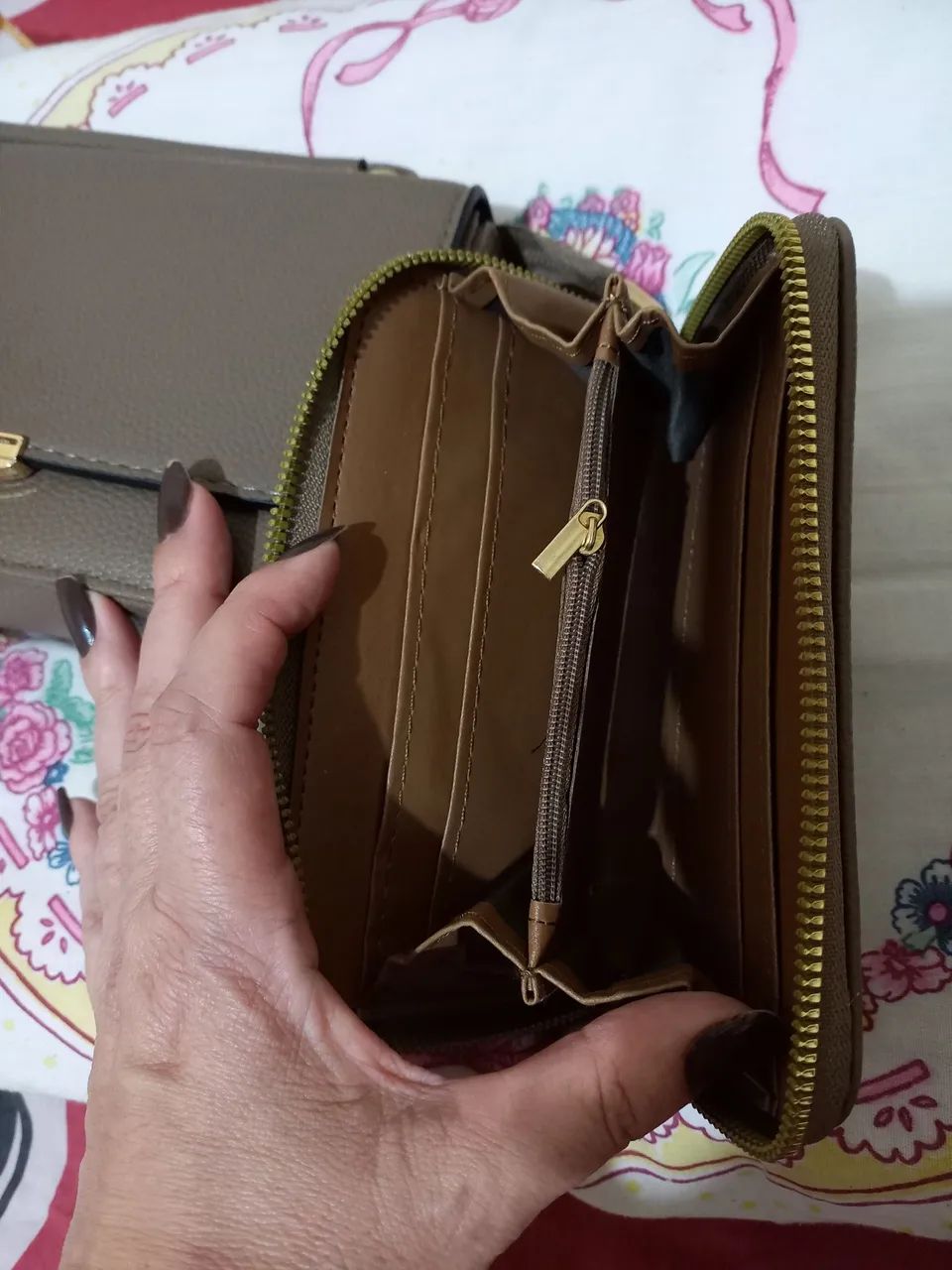 Bolsa a tiracolo nova com carteira - Foto 5