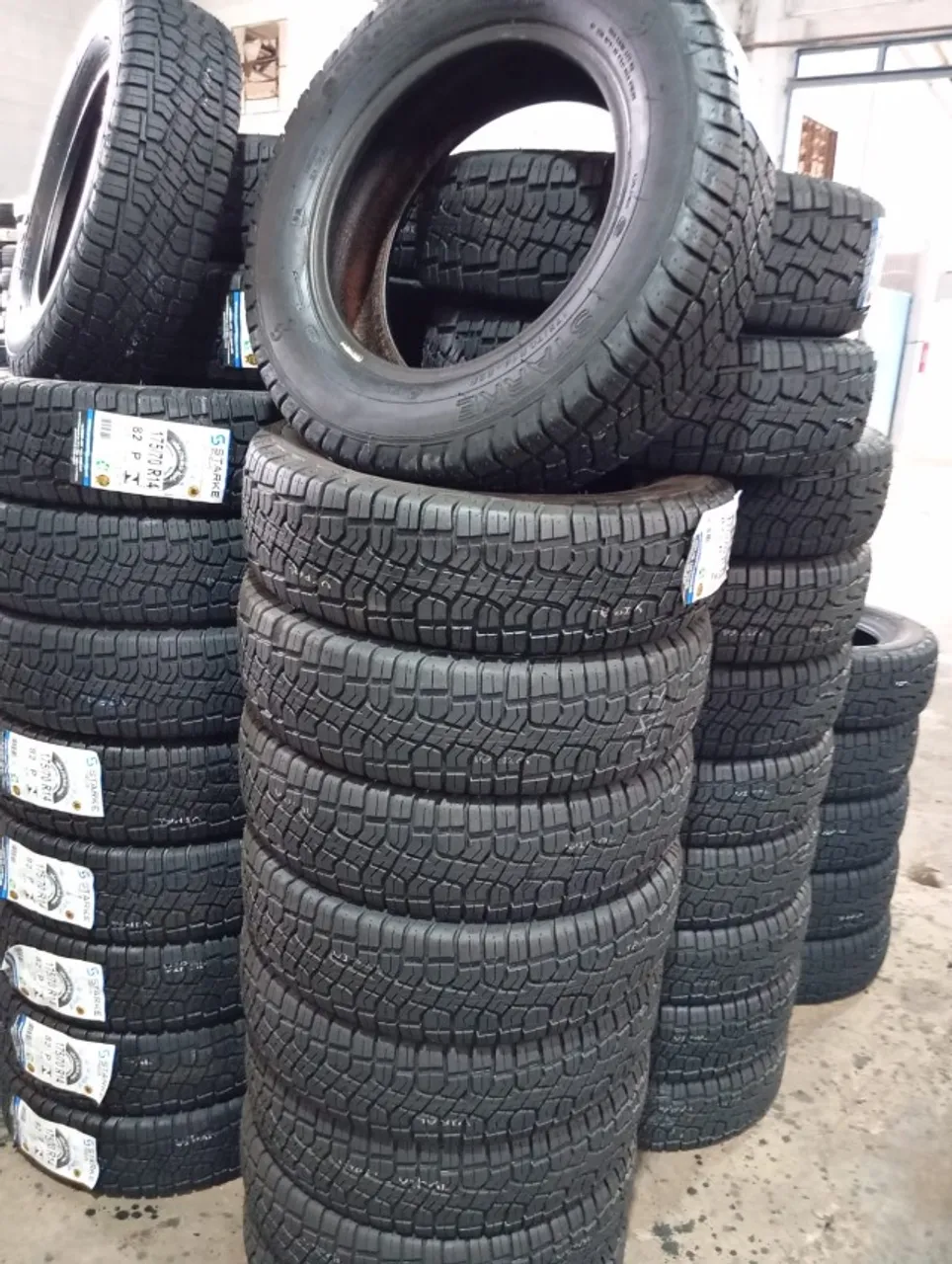 Promoção imperdível de pneus para carro de passeio confira.