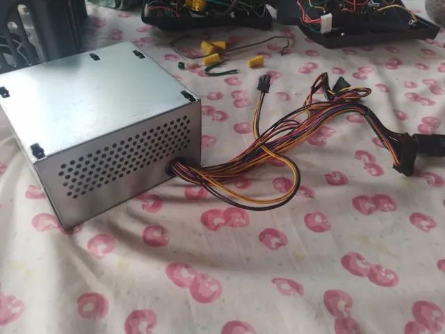 Fonte de computador ATX 20 + 4P Fortek 200W - Foto 3