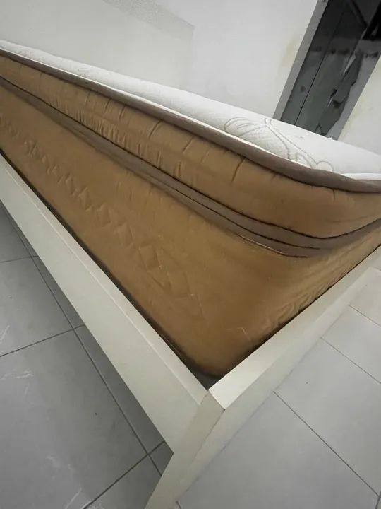 Cama e colchão Queen de casal - pouco uso - Foto 3
