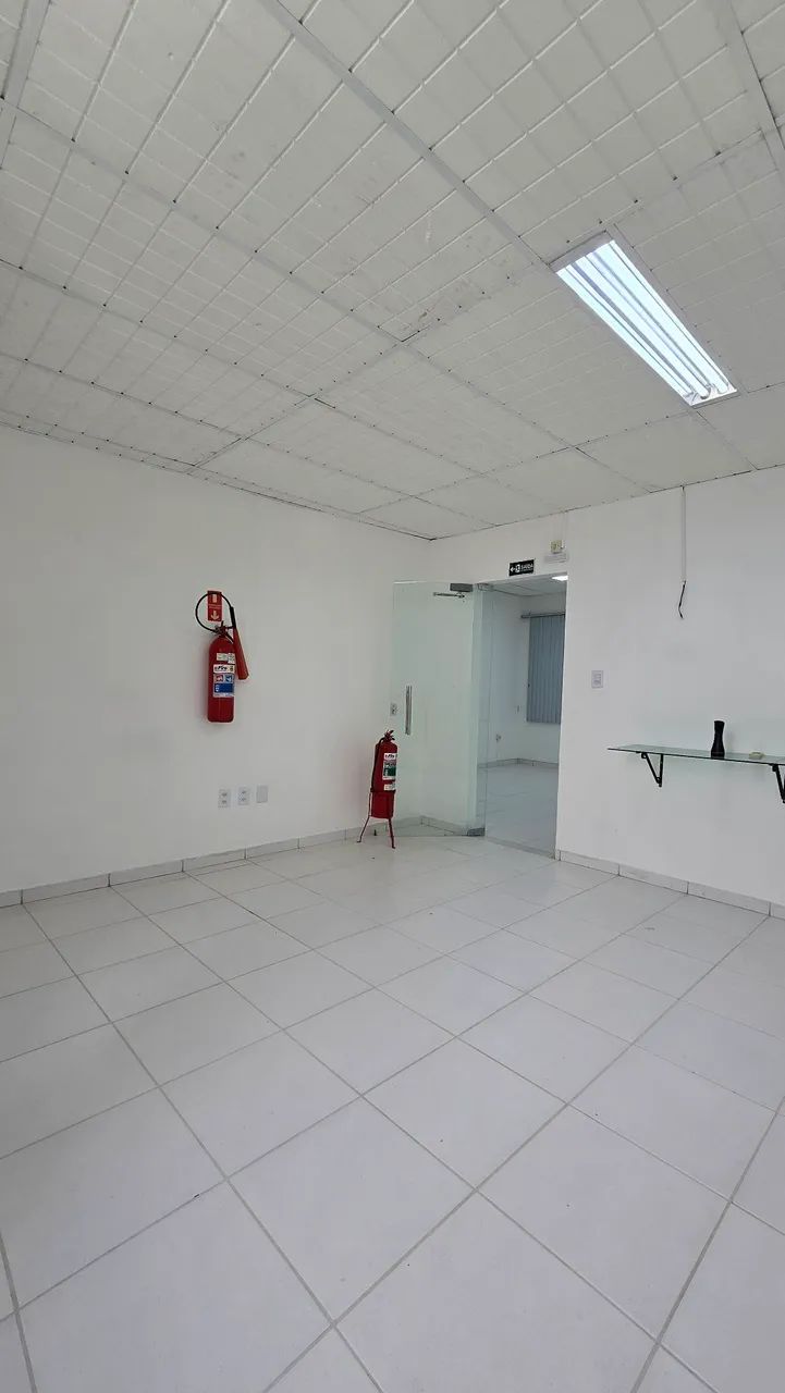 Sala empresarial 70m2 e 150m2, no Parque 10. - Foto 3