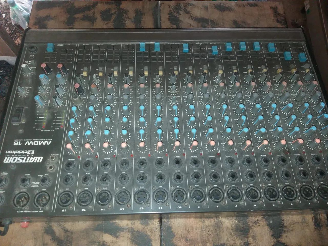 Mesa de som