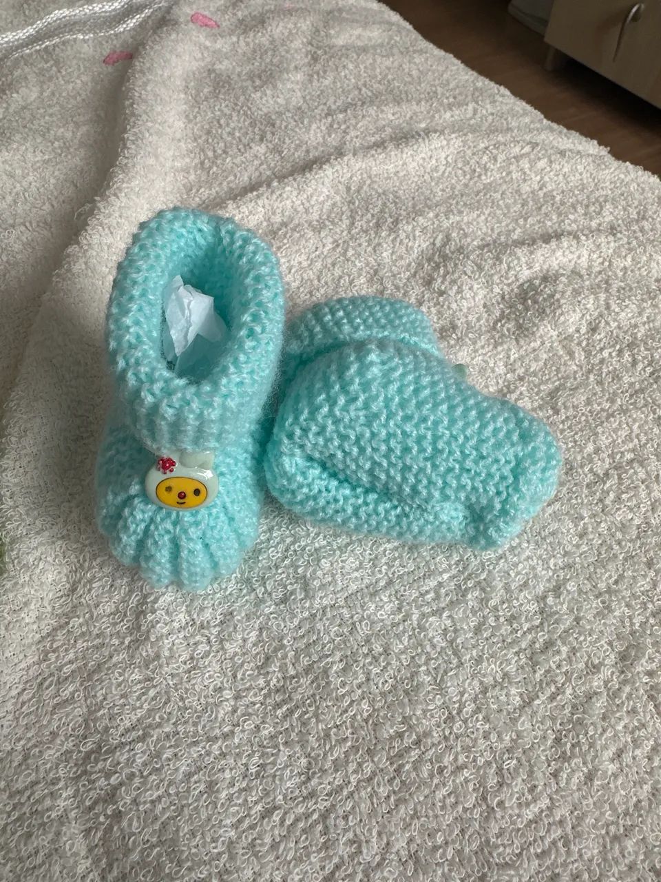 Sapatinho de bebê verde botão boneca 0 a 6 meses  - Foto 2