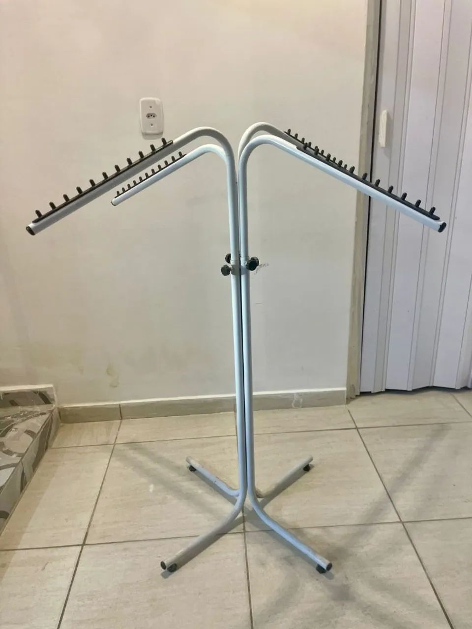 Manequins, araras, cabideiros  - Foto 2