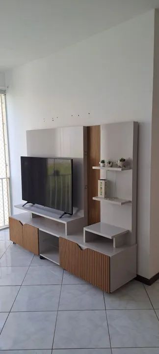 Estante Home para TV até 55 Polegadas Impressão Ripada Cross Lukaliam Off White/Tauari