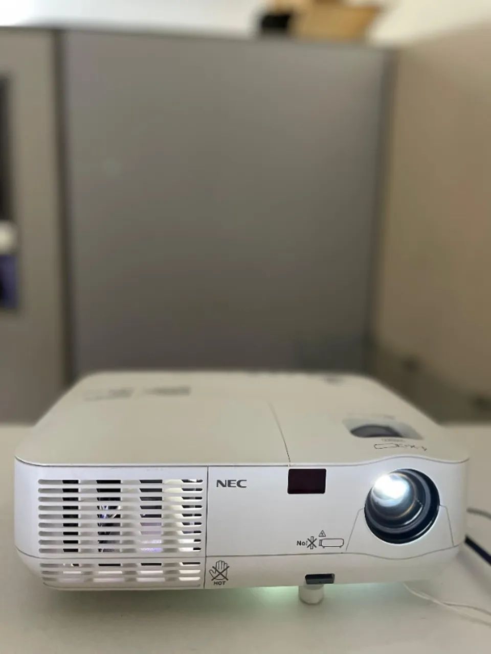 Projetor NEC NP115 | 2500 Lumens | Lâmpada Semi-nova + Garantia!