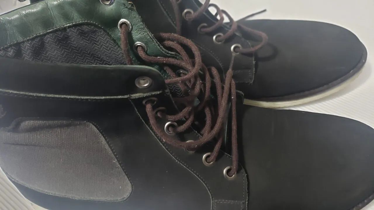 Bota coturno preta de couro - Foto 4