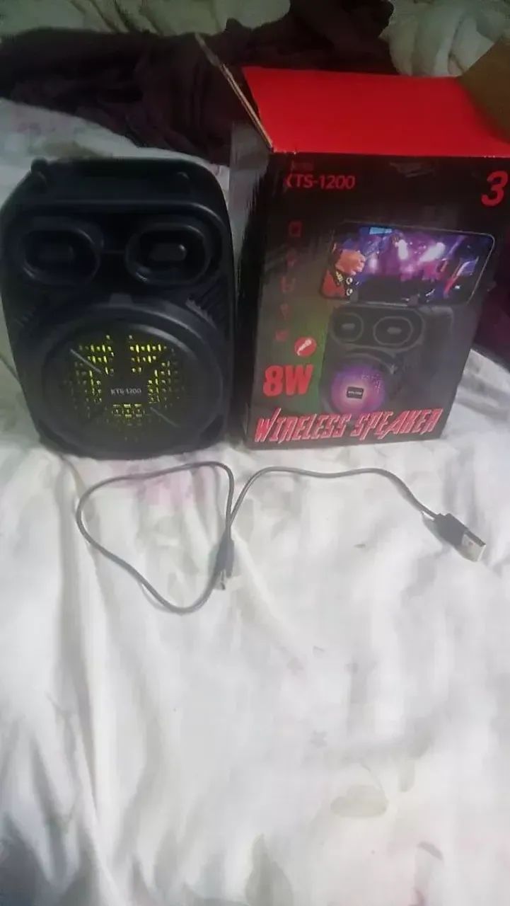 Mini Caixa de Som LED RGB 8W Bluetooth Portátil com Suporte Celular 3 Polegadas 1200mah - Foto 4