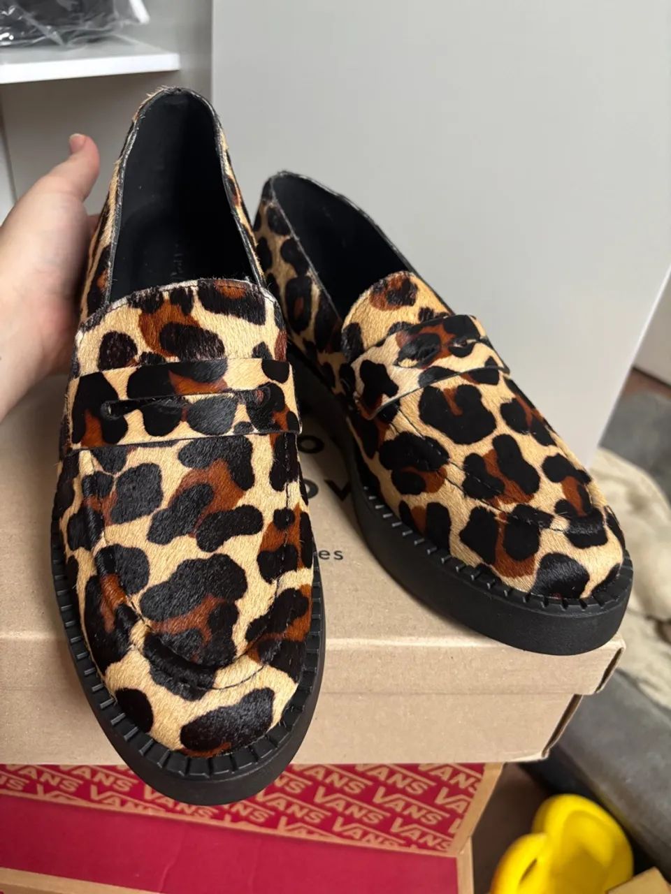 Sapato Loafer com estampa de leopardo amaro  - Foto 4