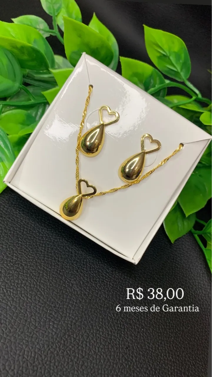 Conjunto Colar e Brincos Dourados Coração