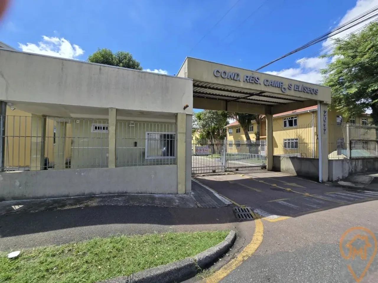 Apartamento com 1 quarto para alugar por R$ 1000.00, 46.94 m2 - SITIO CERCADO - CURITIBA/P