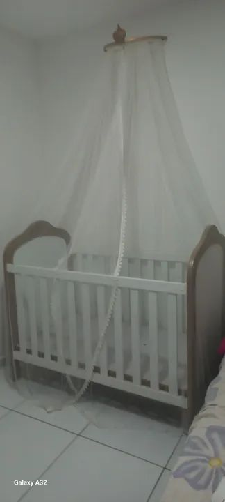Vendo berço Elô padrão Americano em ótimo estado + dossel + mosquiteiro 300 reais