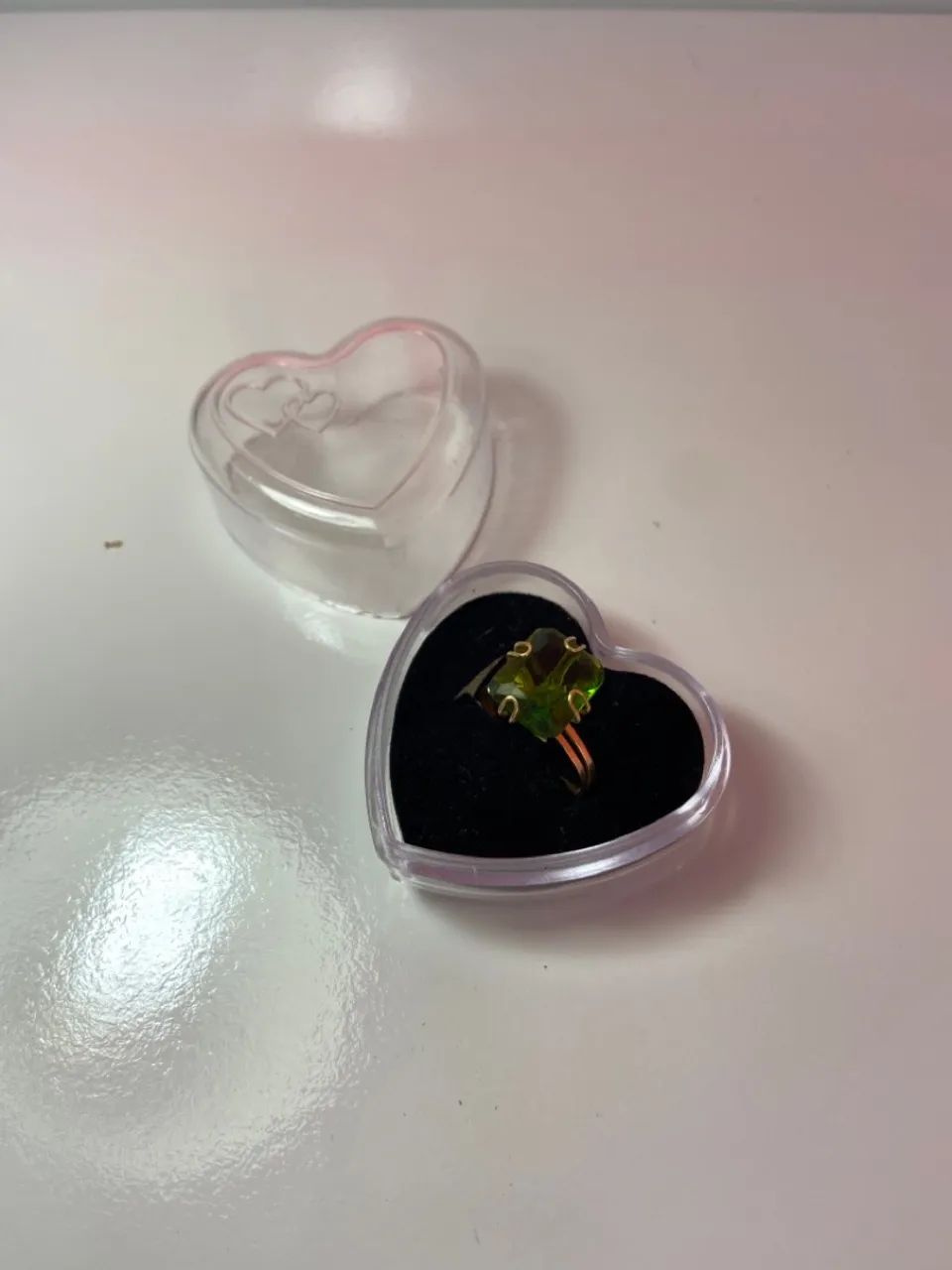 Anel com pedra verde ouro 