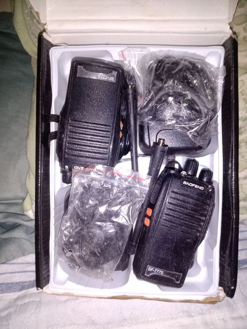 Par de rádio comunicadores