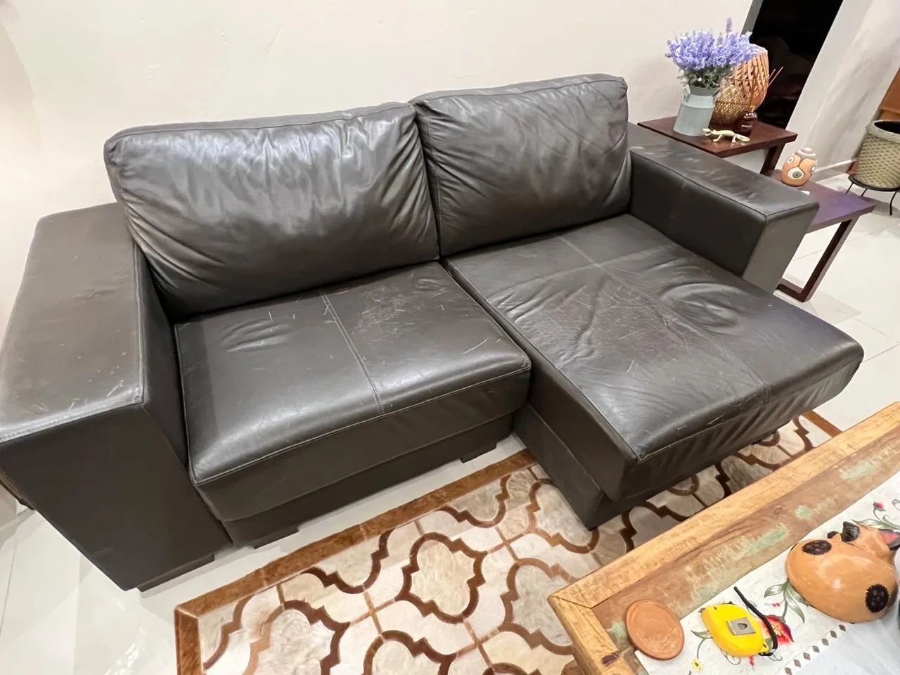 Sofá de couro 3 lugares - Conforto e elegância - Foto 2