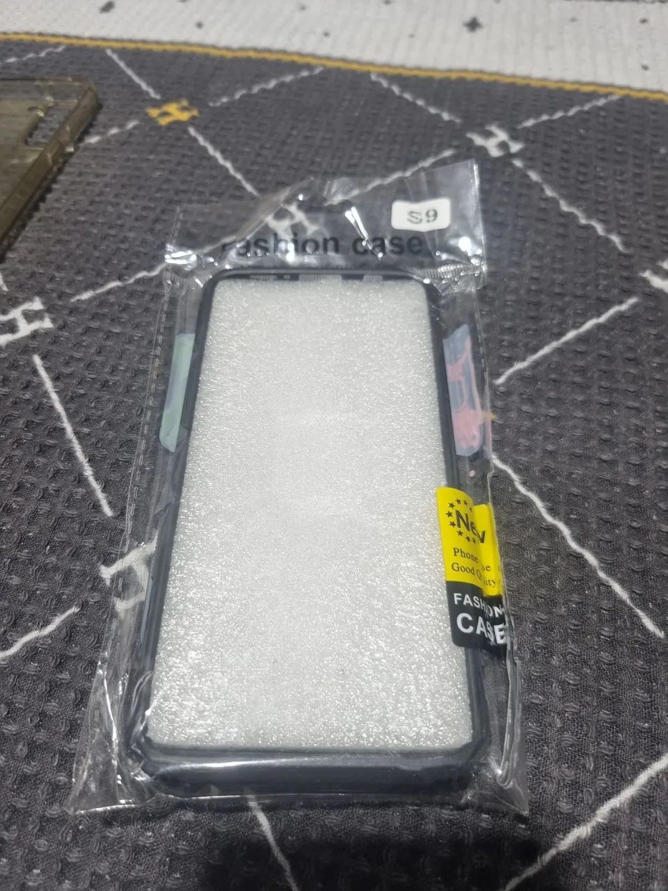 Capa para Celular com Suporte e Design Robusto - Foto 5