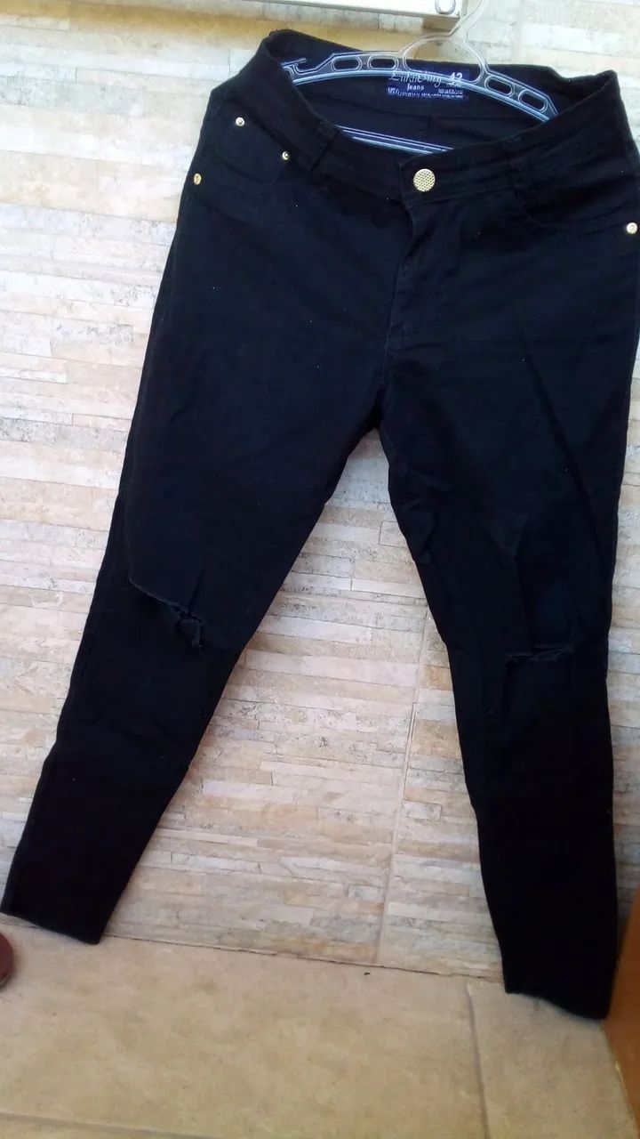 Calça Jeans Skiny Preta Rasgada Feminina - Tamanho 42 pouco usada