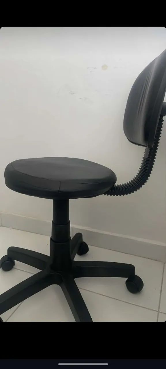 Mocho Preto Ergonômico com Rodízios - Foto 2
