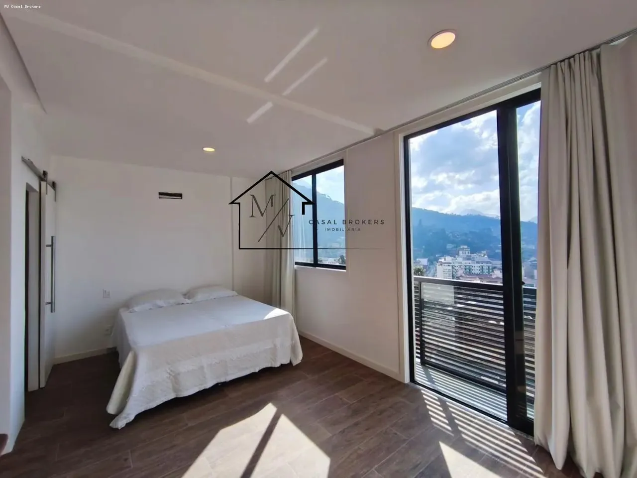 Apartamento para Locação em Teresópolis, Alto, 1 dormitório, 1 banheiro, 1 vaga