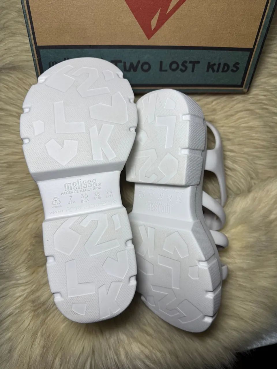 Melissa Umami + Two Lost Kids Ad - Foto 2