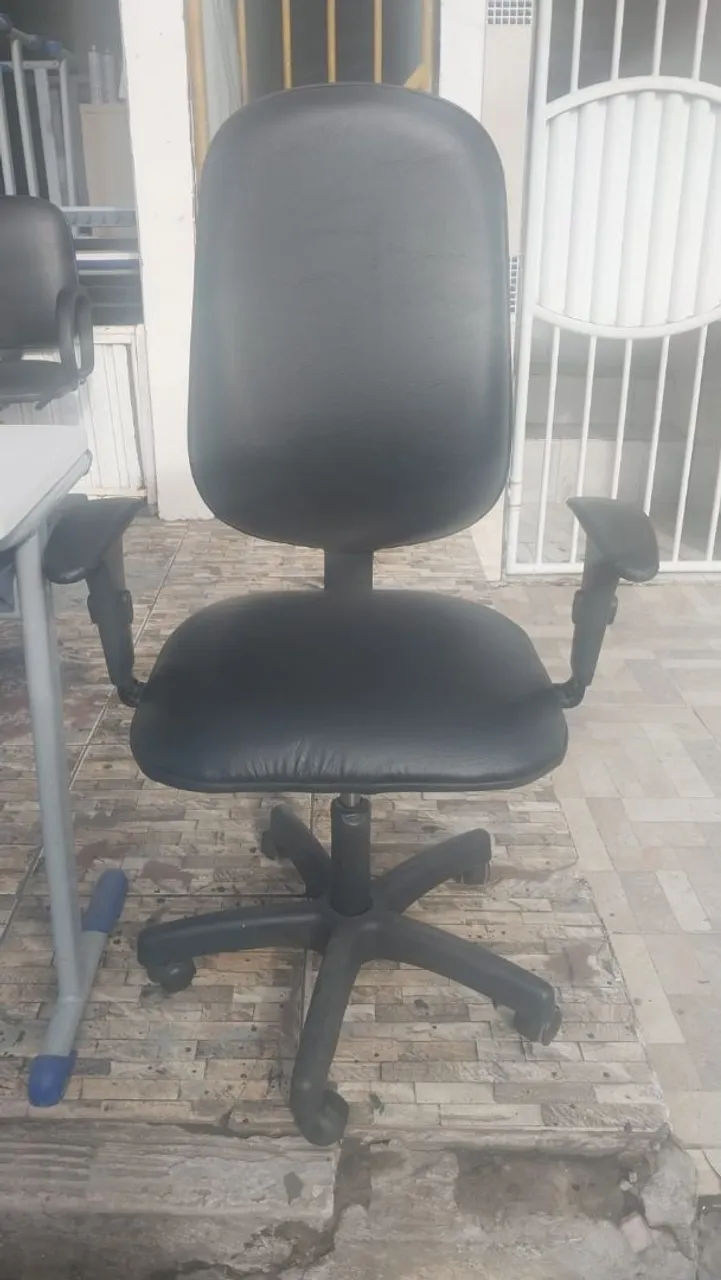 Cadeira de Escritório Giratória com Rodas