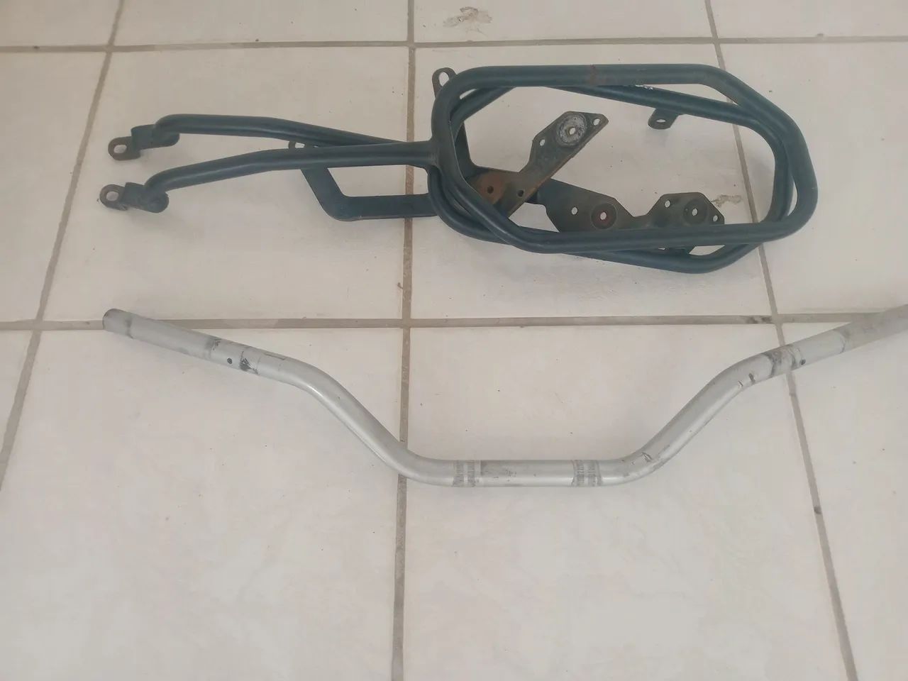 Vendo guidão de Bros e alforge 