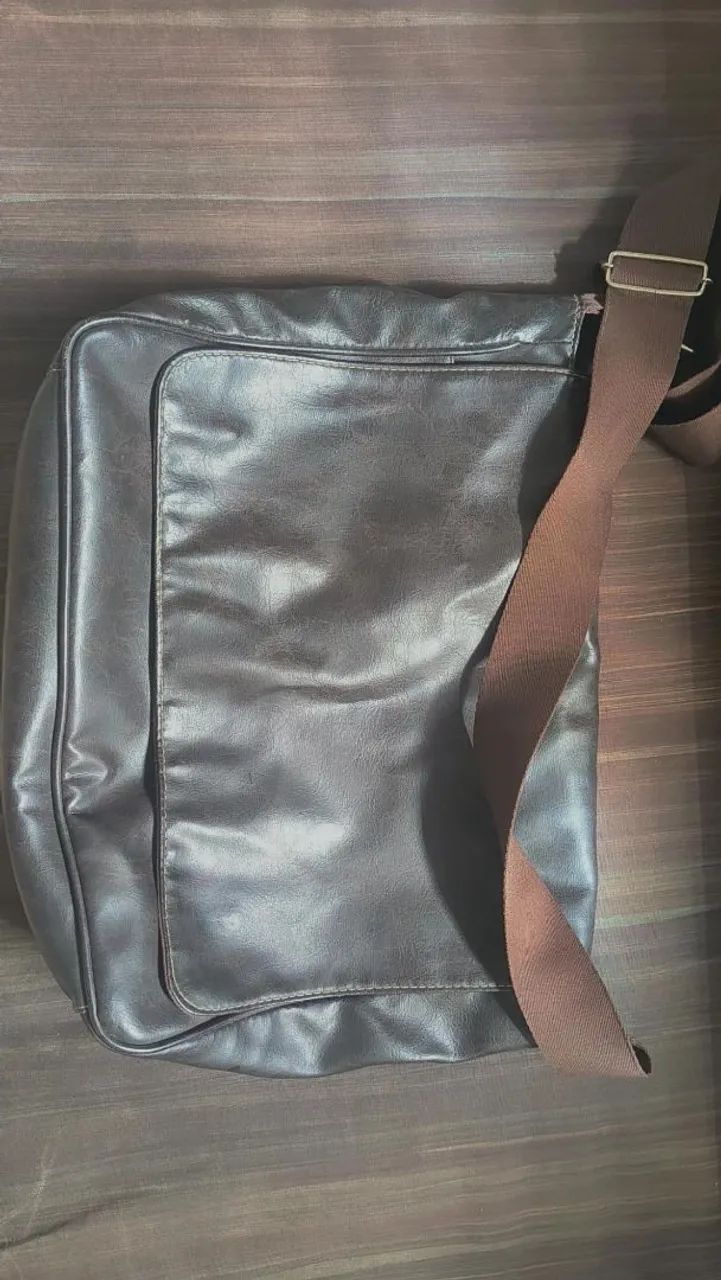 Bolsa de Ombro Clássica em Couro Sintético - Foto 2