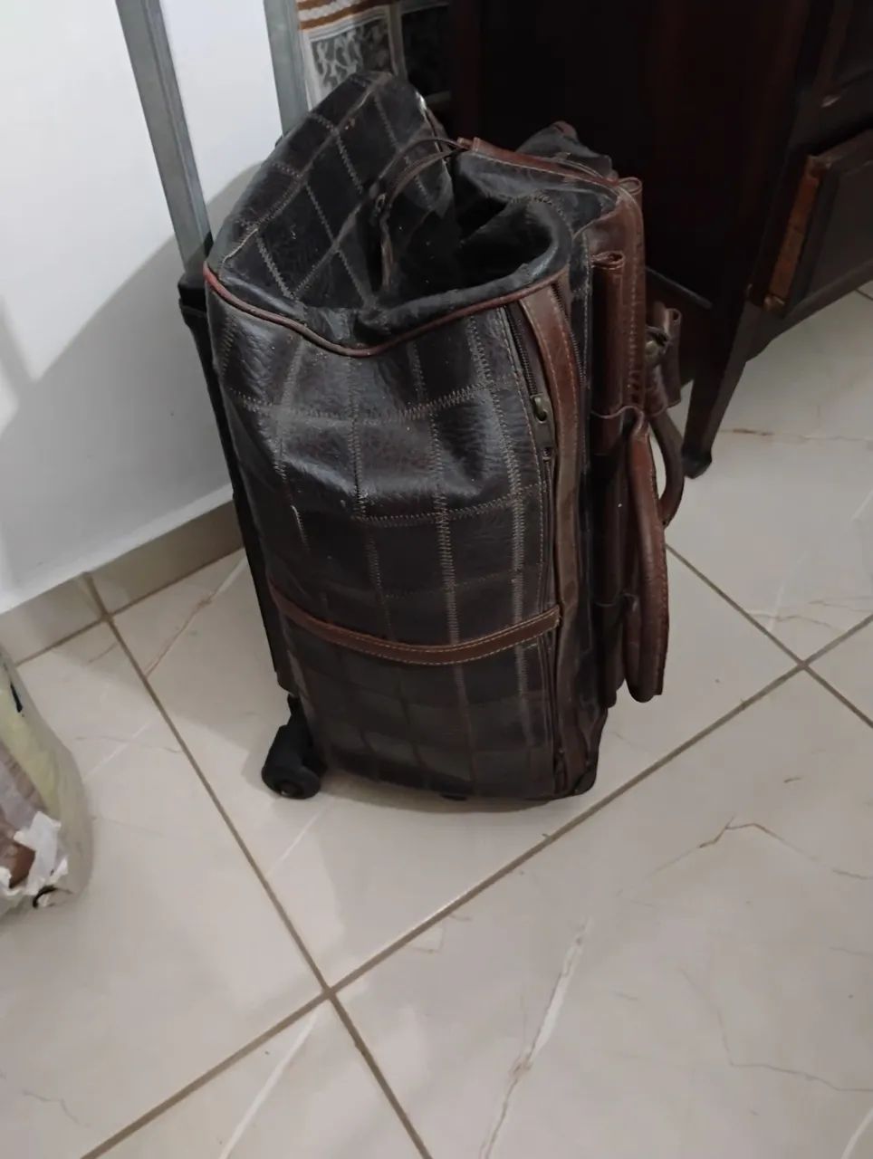 Mala de viagem marrom com rodinhas - Foto 2