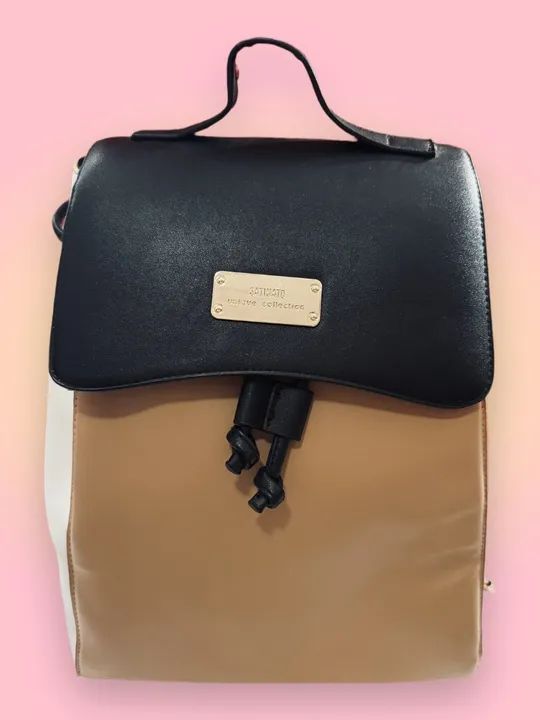 Mochila feminina Satinato Unique collection | Perfeito estado